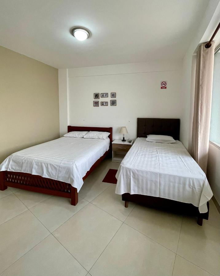 Edificio Las Palmas 3100 ซานตาครูซเดอลาเซียร์รา ภายนอก รูปภาพ