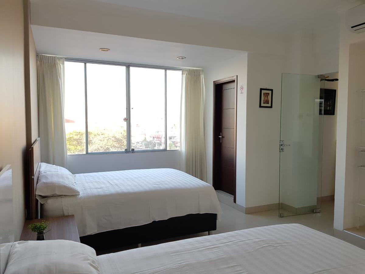 Edificio Las Palmas 3100 ซานตาครูซเดอลาเซียร์รา ภายนอก รูปภาพ