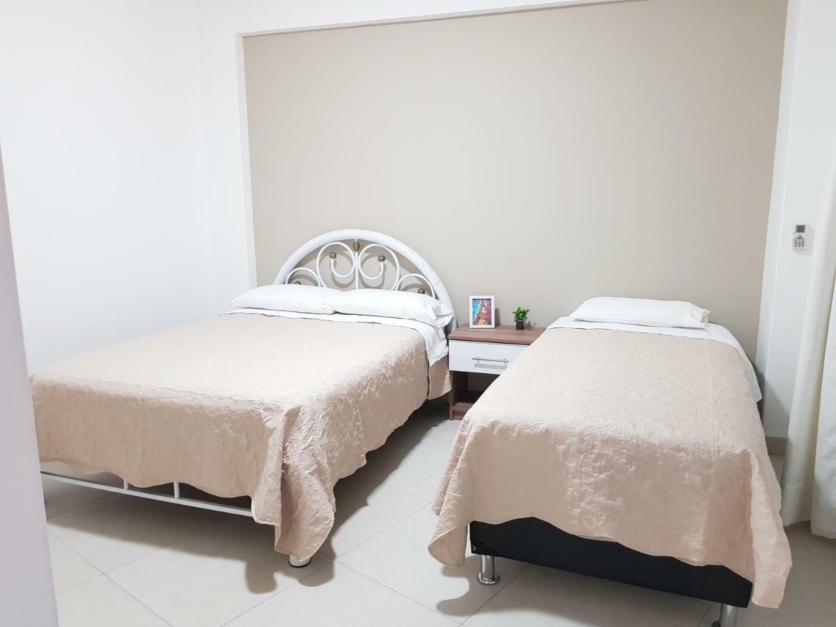 Edificio Las Palmas 3100 ซานตาครูซเดอลาเซียร์รา ภายนอก รูปภาพ